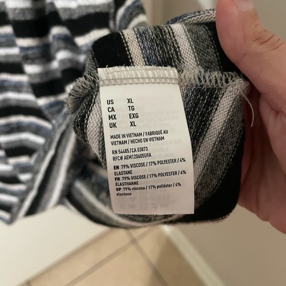 Womens AEO Soft & Sexy Dress Plush Cold Shoulder Turtleneck Blk Stripe Size XL - Picture 7 of 9